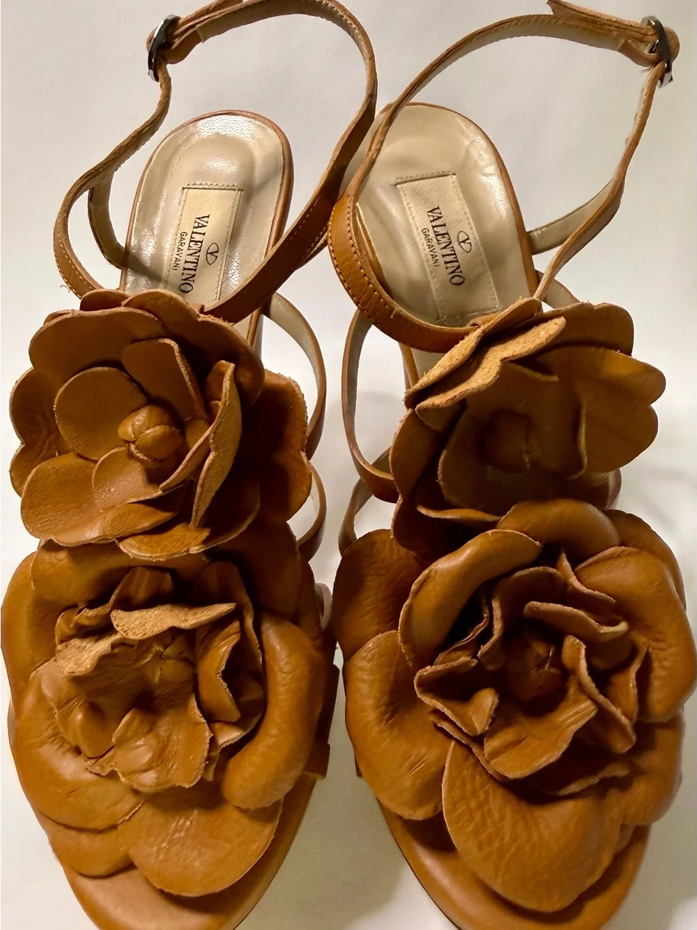 Valentino Garavani 2004 Archive Tan Leather Flower Rosette Platform Sandals 38.5